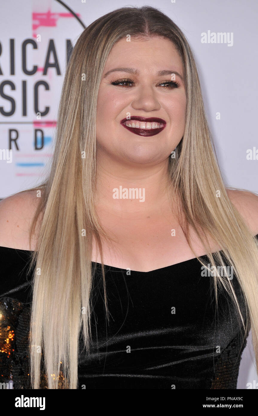 Kelly Clarkson at the 2017 American Music Awards held at the Microsoft ...