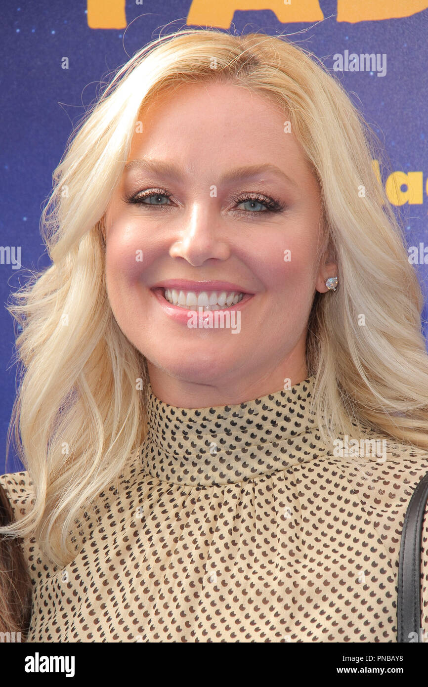 Elisabeth Röhm at the Premiere of Warner Bros' "Paddington 2" held at
