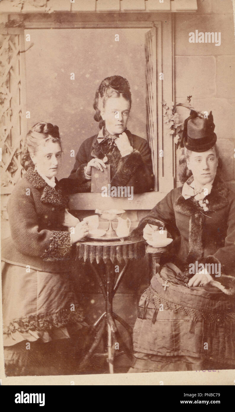 *  Victorian Hull, Yorkshire CDV (Carte De Visite) Showing a Group of Ladies Enjoying Afternoon Tea Stock Photo