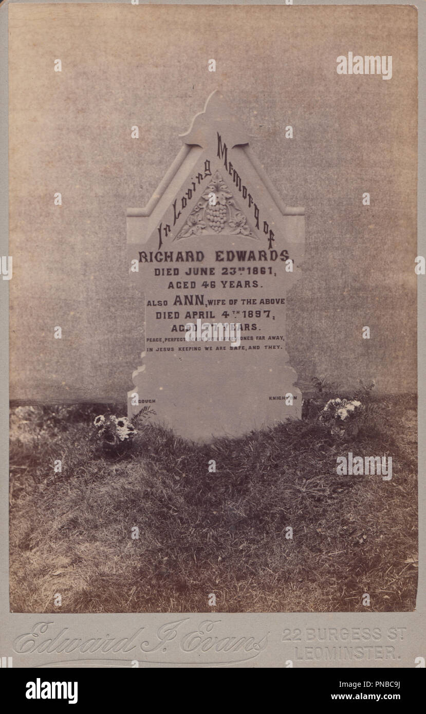 * Victorian Leominster Cabinet Card Showing The Gravestone of Richard Edwards Who Died in 1861 and His Wife Ann Who Died in 1897. Stock Photo
