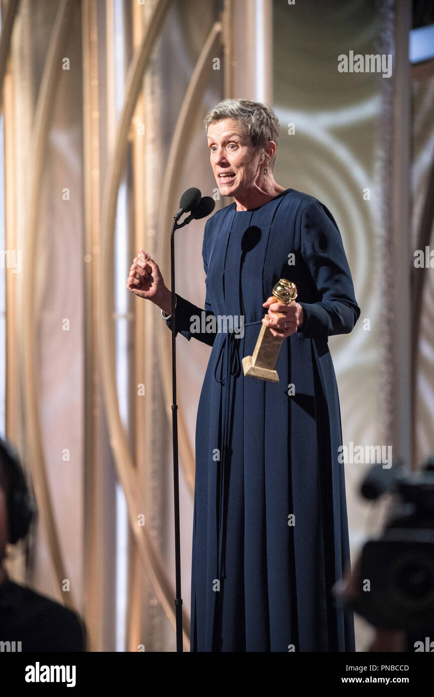 Frances McDormand accepts the Golden Globe Award for BEST PERFORMANCE(02)