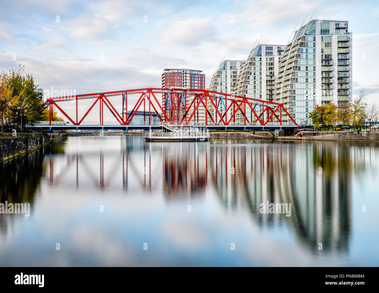 Detroit Bridge and residential property at Salford Quays, Manchester Stock Photo