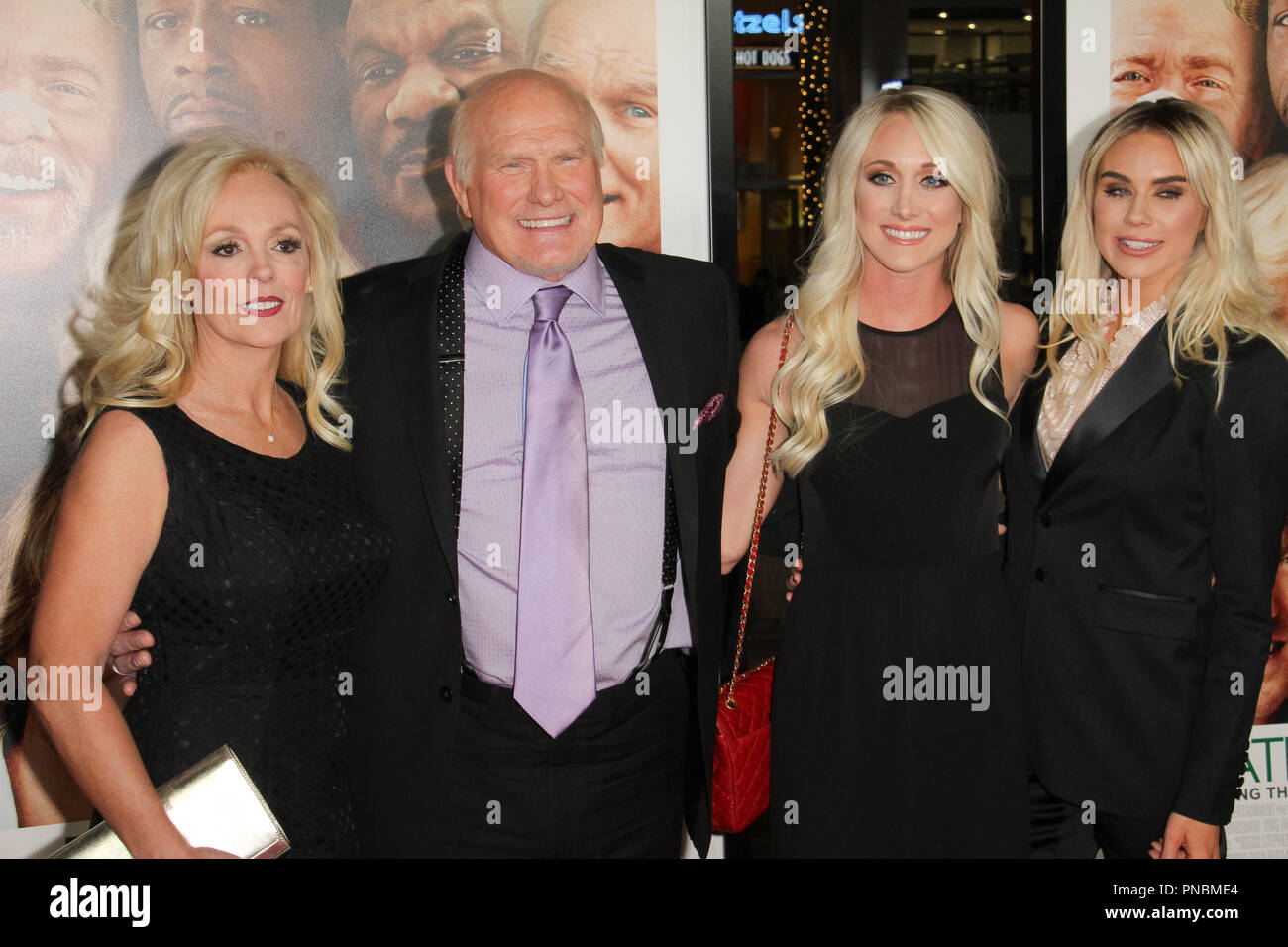 Tammy Bradshaw Terry Bradshaw Rachel Bradshaw Erin Bradshaw At The Premiere Of Warner Bros Father Figures