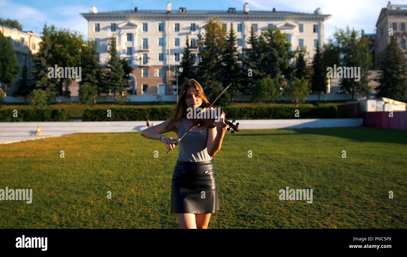 Young girl playing the vintage violin in the park Stock Photo - Alamy