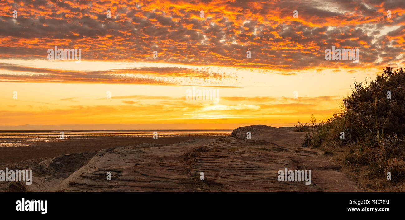 Dee estuary at sunset hi-res stock photography and images - Alamy