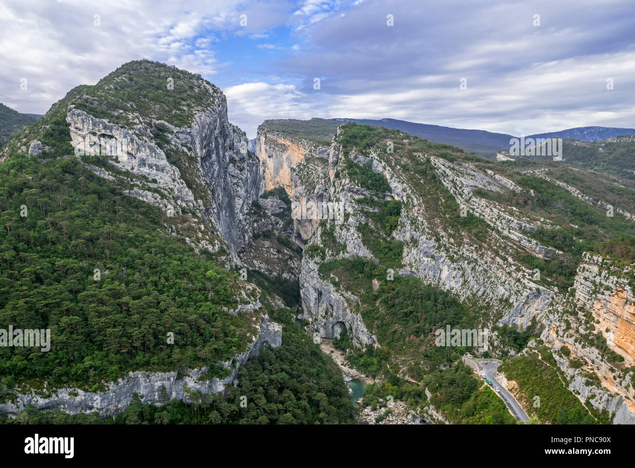 River Verdon at Point Sublime, start of the Sentier Martel in the Gorges du Verdon / Verdon Gorge canyon, Provence-Alpes-Côte d'Azur, France Stock Photo