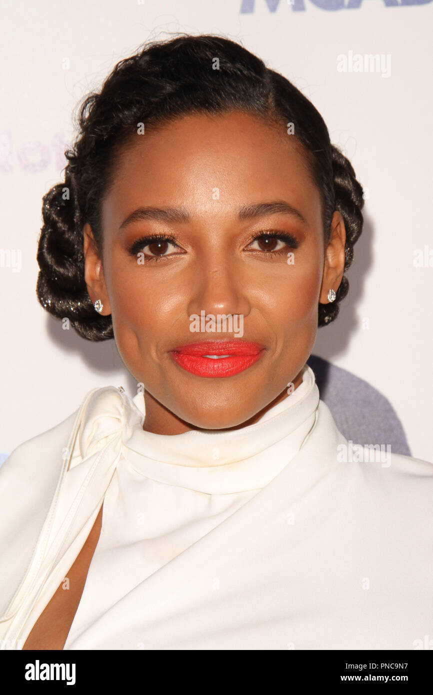 Game night premiere hi-res stock photography and images - Alamy