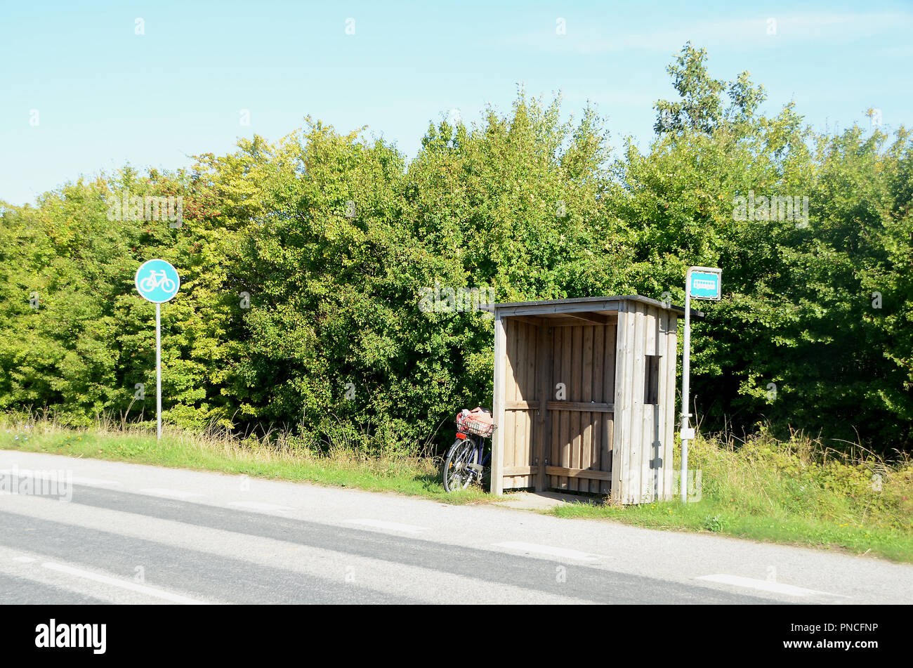 Wooden bus shelter hi-res stock photography and images - Alamy