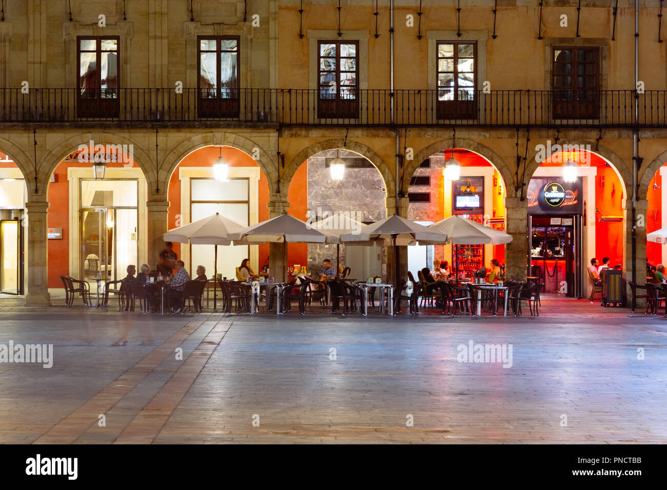 Plaza mayor de leon hi-res stock photography and images - Alamy