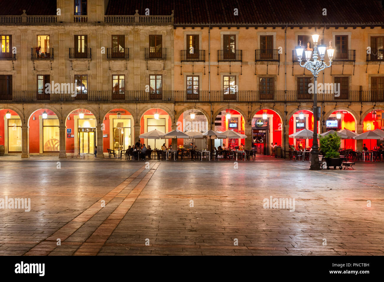 Plaza mayor arcade hi-res stock photography and images - Alamy