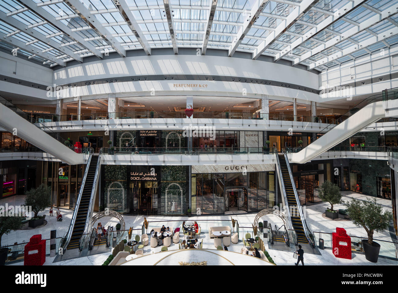 Luxury shopping india hi-res stock photography and images - Alamy