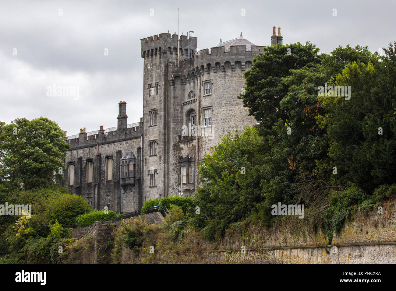 Kilkenny castle and river nore hi-res stock photography and images - Alamy