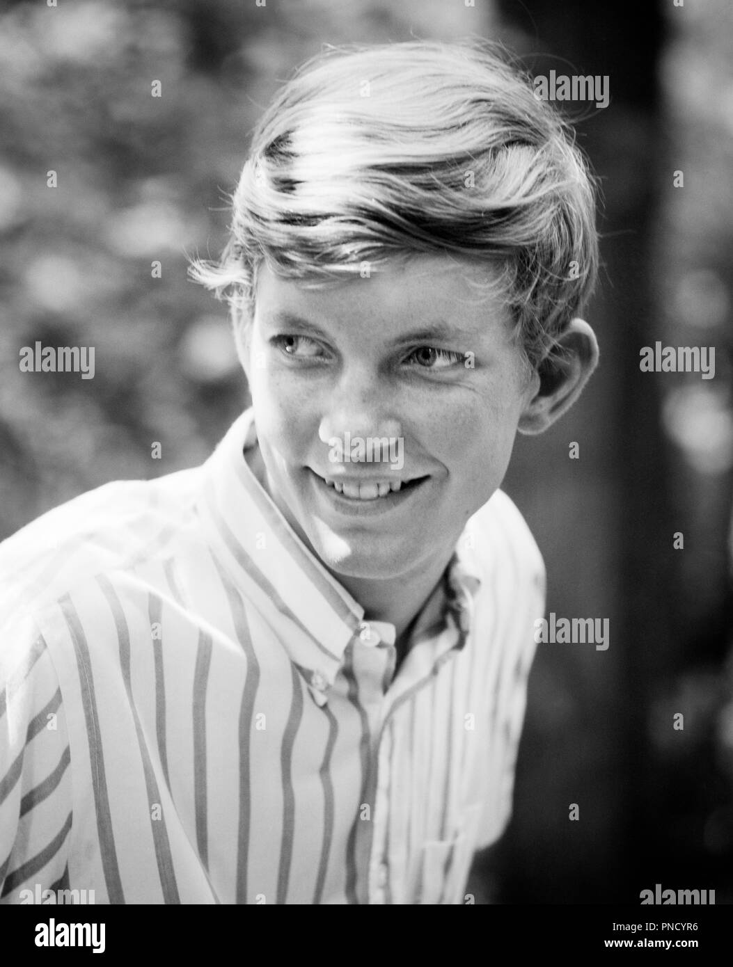 1970s PORTRAIT SMILING BLOND TEEN BOY - b24805 HAR001 HARS JOYFUL STYLISH SUNLIT TEENAGED PLEASANT BLACK AND WHITE CAUCASIAN ETHNICITY HAR001 OLD FASHIONED Stock Photo