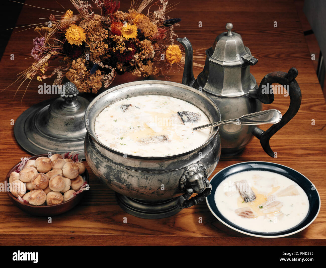 1950s 1770s COLONIAL AMERICAN FARE PEWTER TUREEN AND BOWL OF FISH