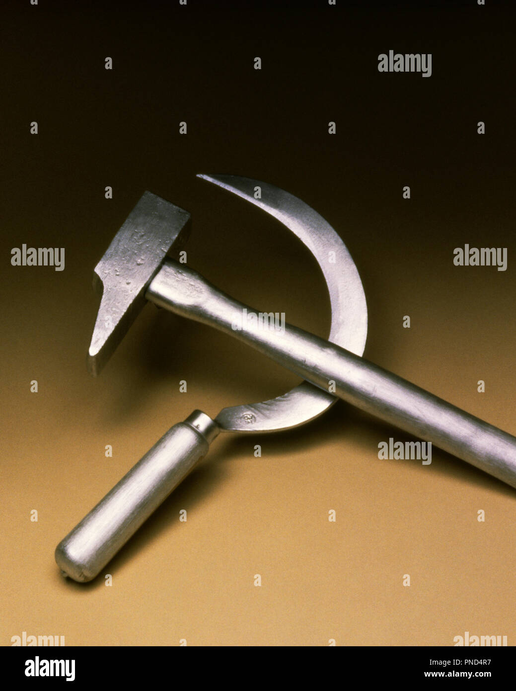 1980s CROSSED HAMMER AND SICKLE HAND TOOLS SYMBOLS OF INDUSTRIAL WORKERS AND AGRICULTURAL PEASANTS EMBLEM OF FORMER SOVIET UNION - ks18435 PHT001 HARS USSR Stock Photo