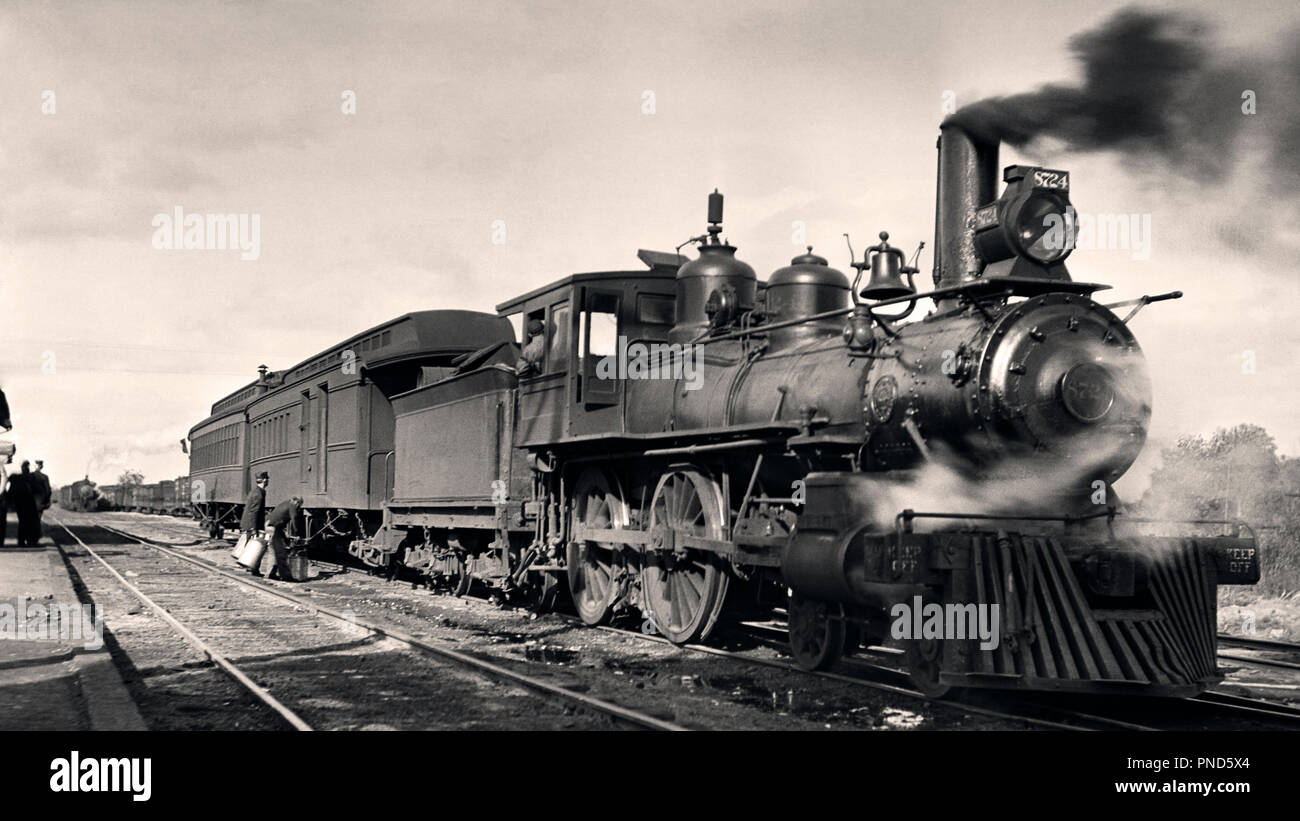 1900s 1910 STEAM ENGINE PASSENGER TRAIN ROLLING STOCK OF THE HUDSON BAY EMPORIA AND GULF LINE KANSAS USA - q45716 CPC001 HARS OCCUPATIONS BLACK AND WHITE GREAT PLAINS OLD FASHIONED SMOKESTACK Stock Photo