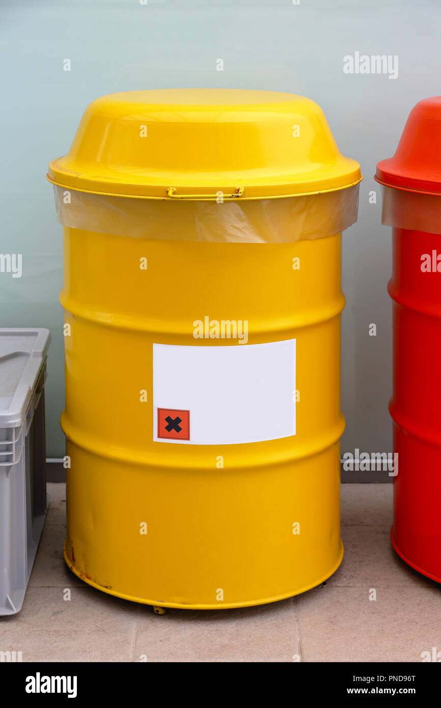 Disposal drums hires stock photography and images Alamy