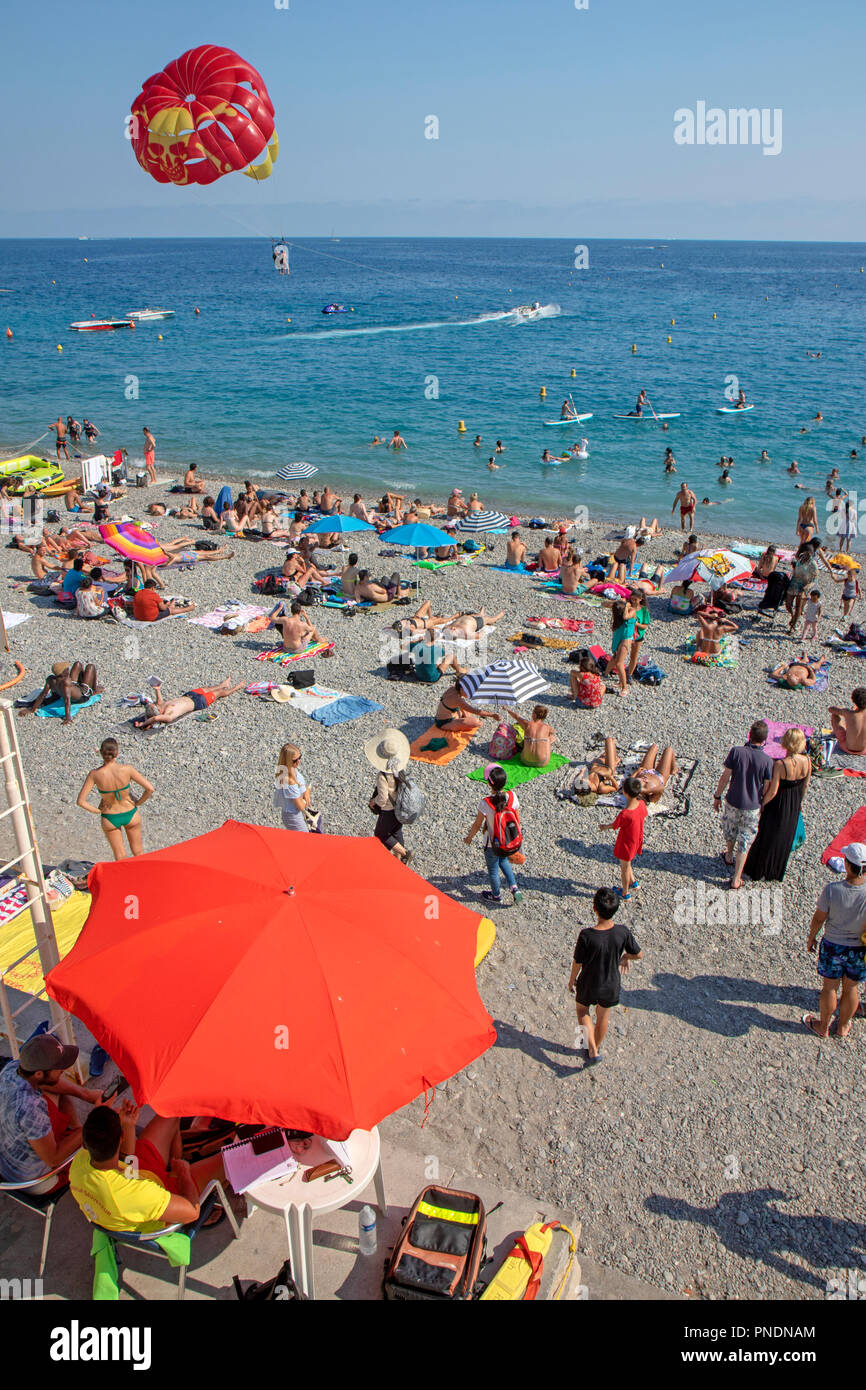 The main beach in Nice, on the Baie des Ange Stock Photo Alamy