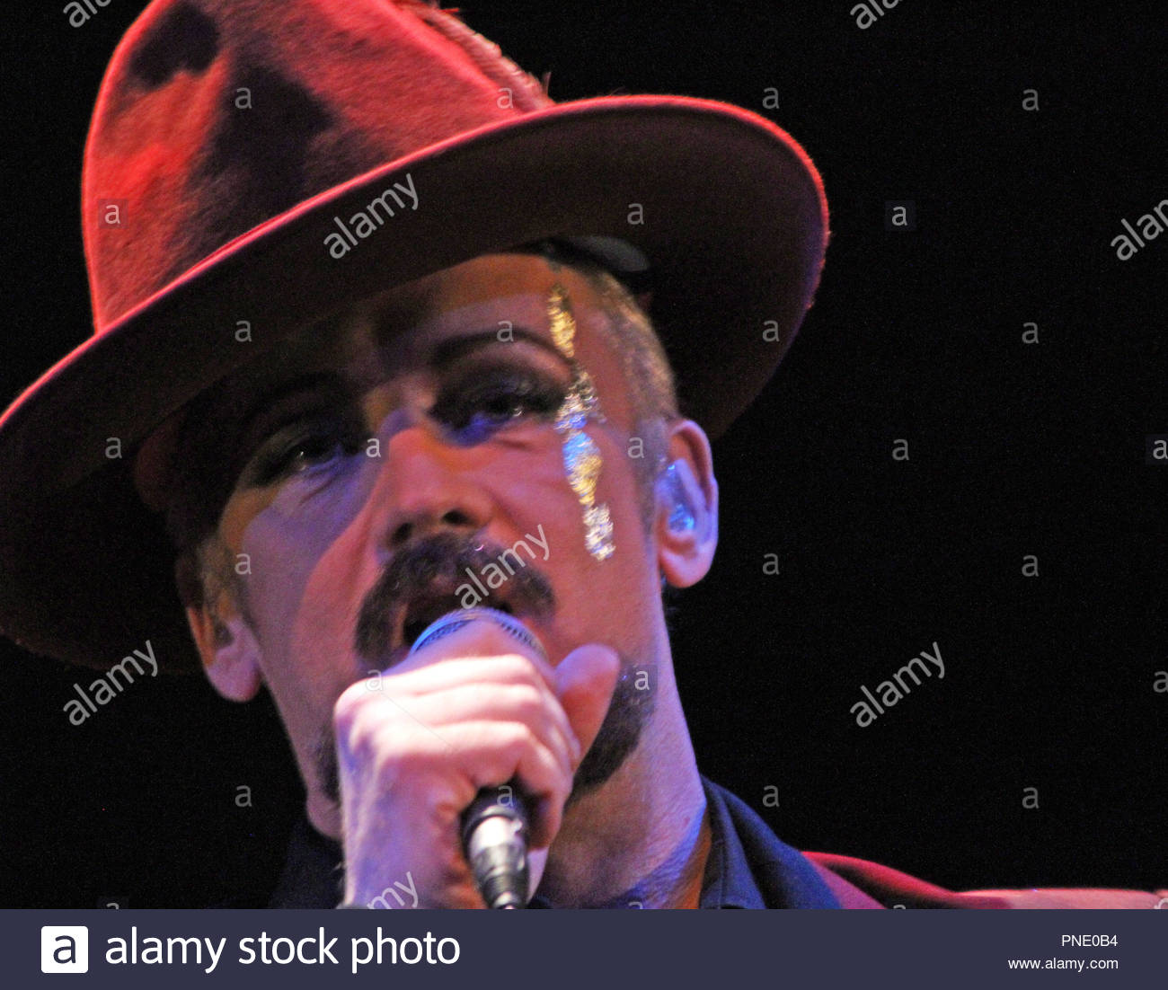 Boy George 1980s Stock Photos & Boy George 1980s Stock Images - Alamy