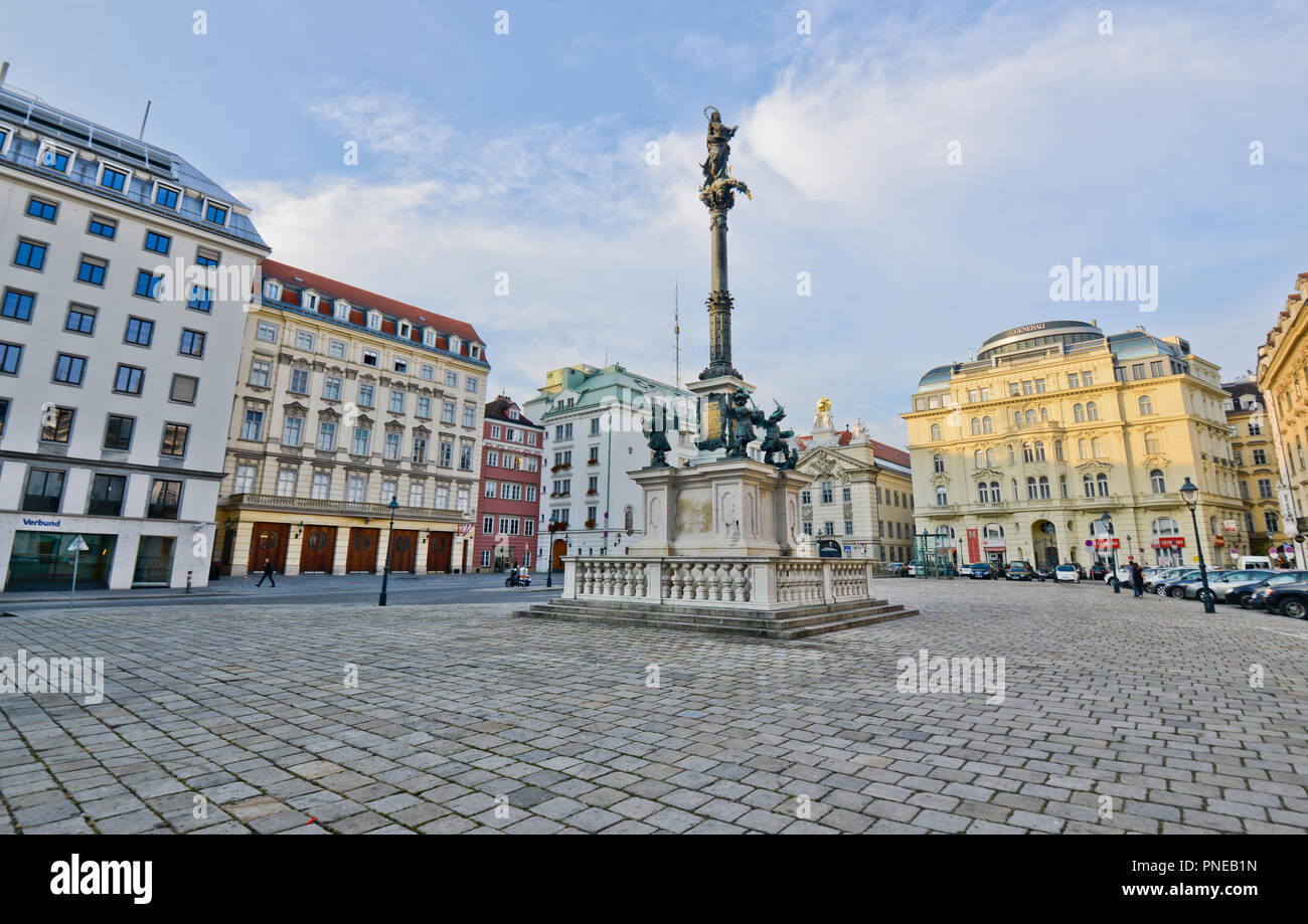 Am Hof square, with Mariensäule statue on front and Bürgerliches Zeughaus in the back. Vienna, Austria Stock Photo