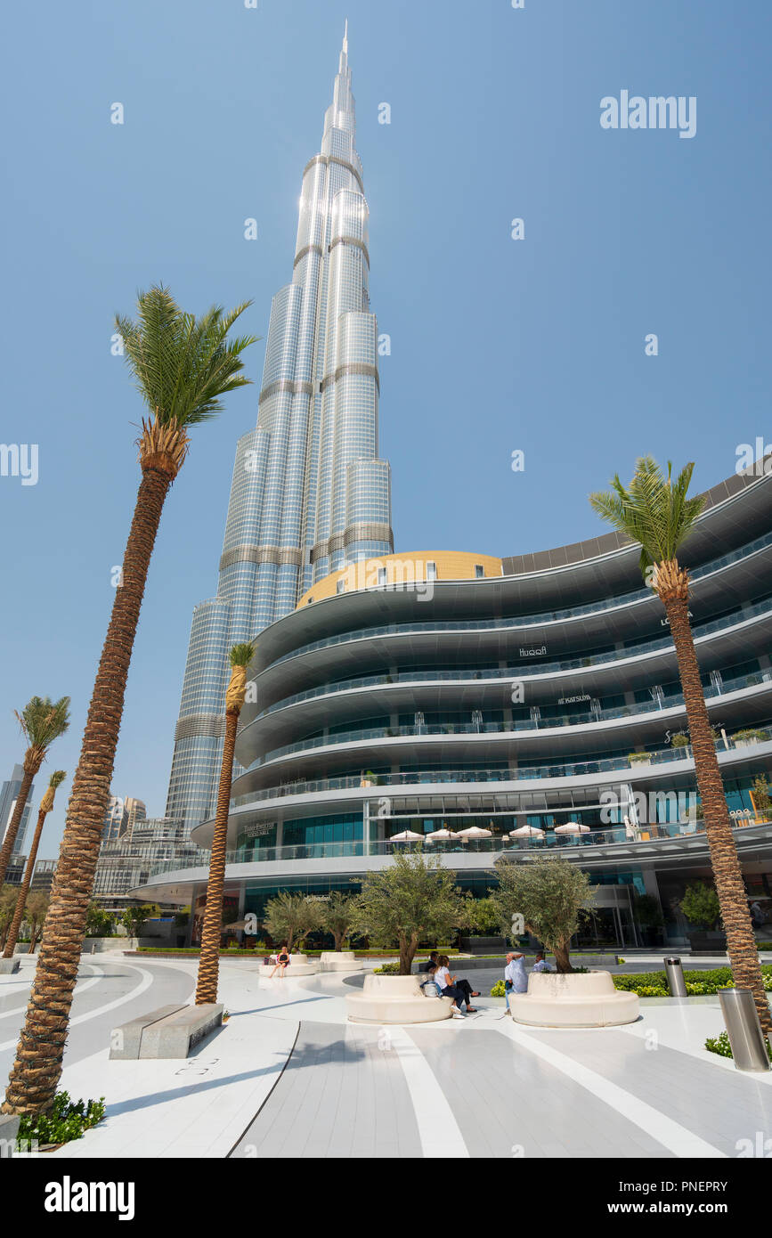 Exterior of new extension to the Dubai Mall, the Fashion Avenue , housing restaurants and high