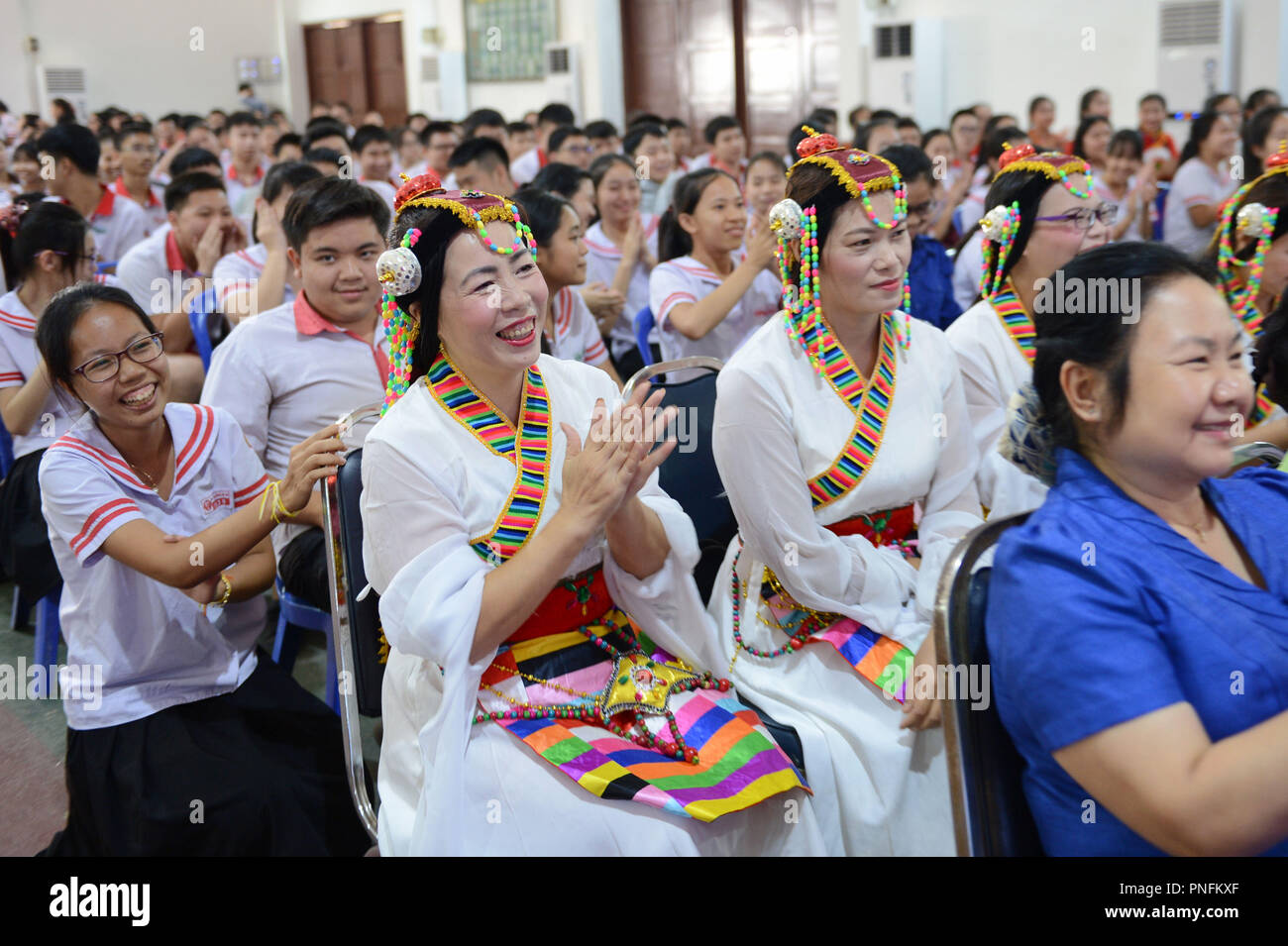 Vientiane, Laos. 20th Sep, 2018. Teachers and students from Lieutou Chinese School watch performances in Vientiane, Laos, on Sept. 20, 2018. 'One Moon, one heart' 2018 Chinese mid-autumn international friendship activities were held in Vientiane on Thursday. Credit: Liu Ailun/Xinhua/Alamy Live News Stock Photo