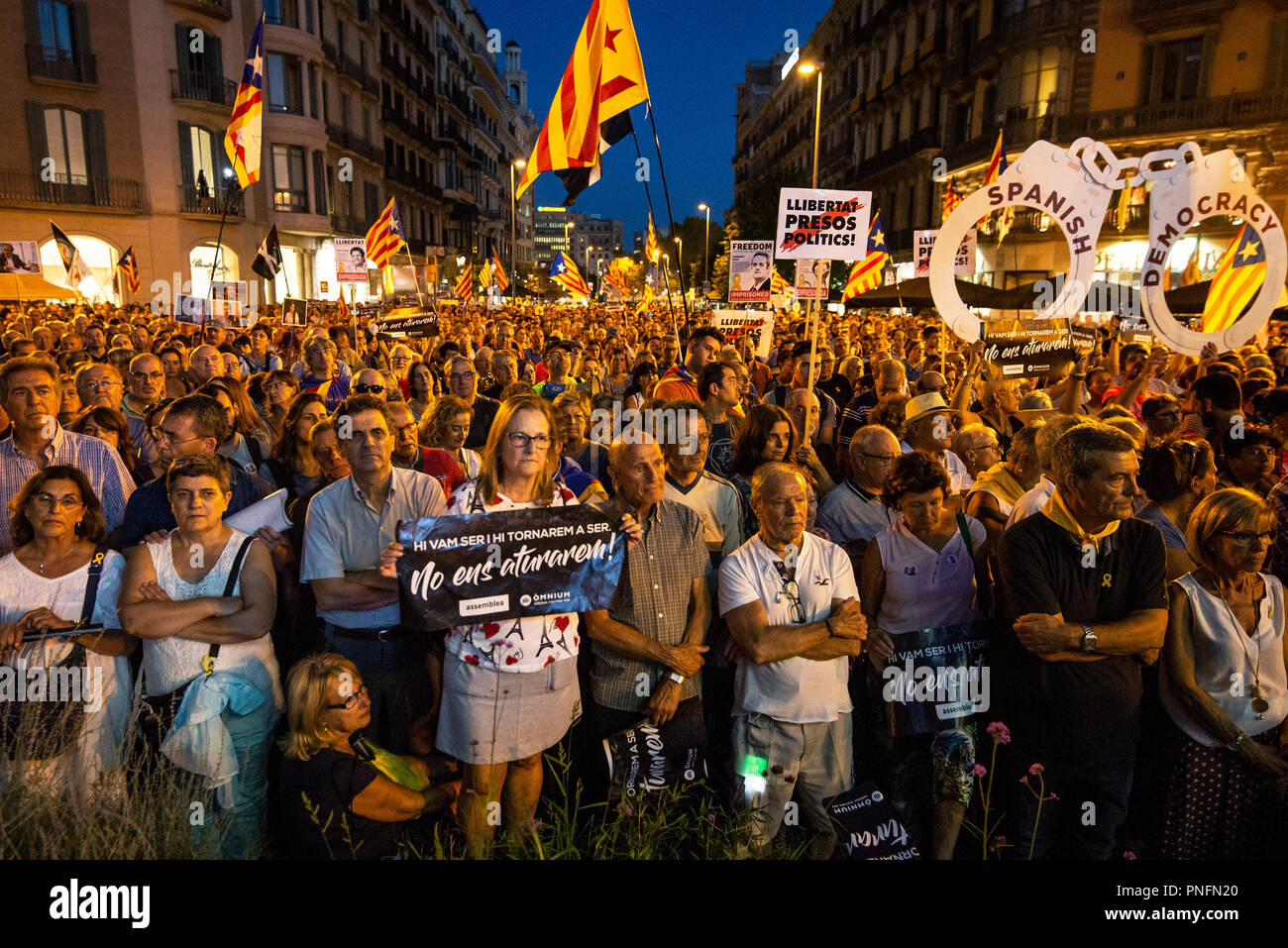 Barcelona, Spain. 20th Sep, 2018. Under the motto 'We have been and will be again', people protest on the first anniversary of the referendum on independence from Catalonia. The demonstrators demanded, among other things, the release of prominent separatists from prison, including Jordi Sanchez and Jordi Cuixart, from the Catalan National Assembly and the Omnium Cultural. Credit: Nicolas Carvalho Ochoa/dpa/Alamy Live News Stock Photo