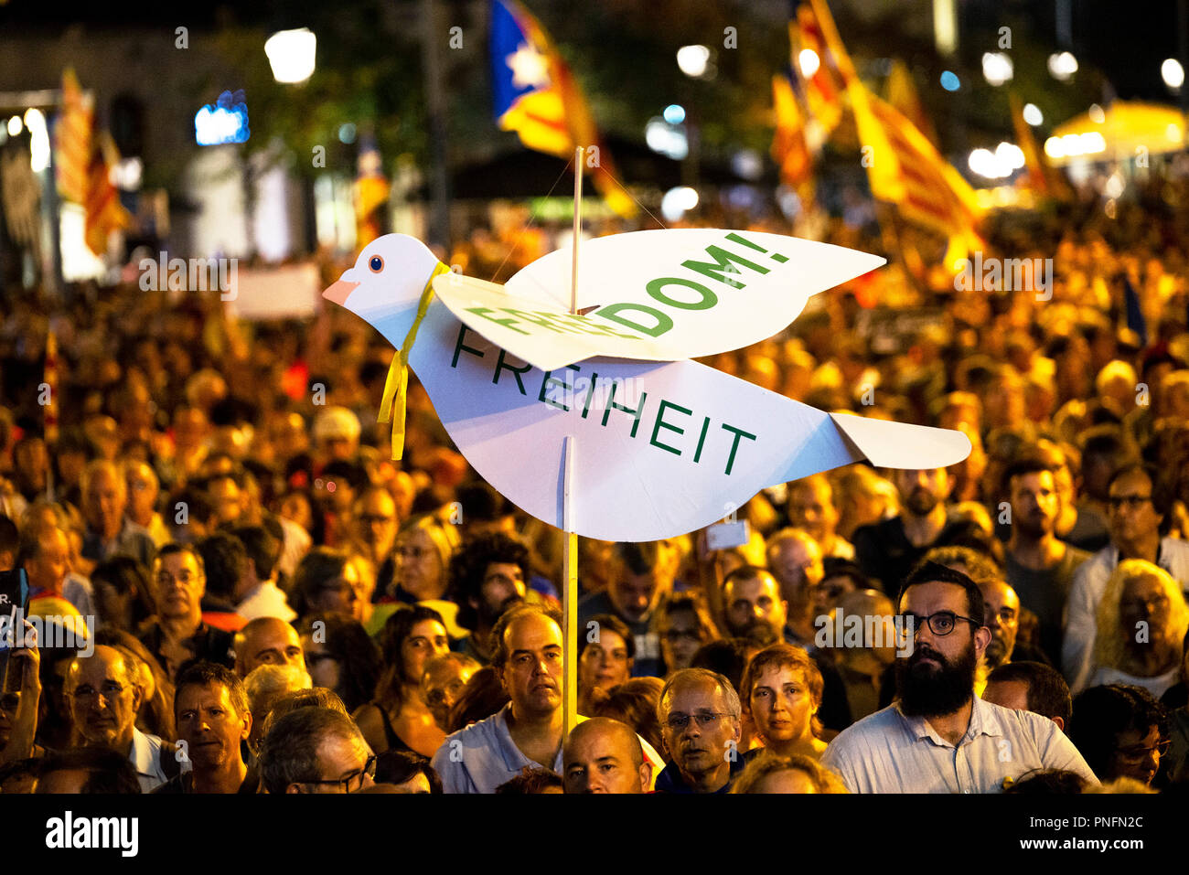 Barcelona, Spain. 20th Sep, 2018. Under the motto 'We have been and will be again', people protest on the first anniversary of the referendum on independence from Catalonia. The demonstrators demanded, among other things, the release of prominent separatists from prison, including Jordi Sanchez and Jordi Cuixart, from the Catalan National Assembly and the Omnium Cultural. Credit: Nicolas Carvalho Ochoa/dpa/Alamy Live News Stock Photo