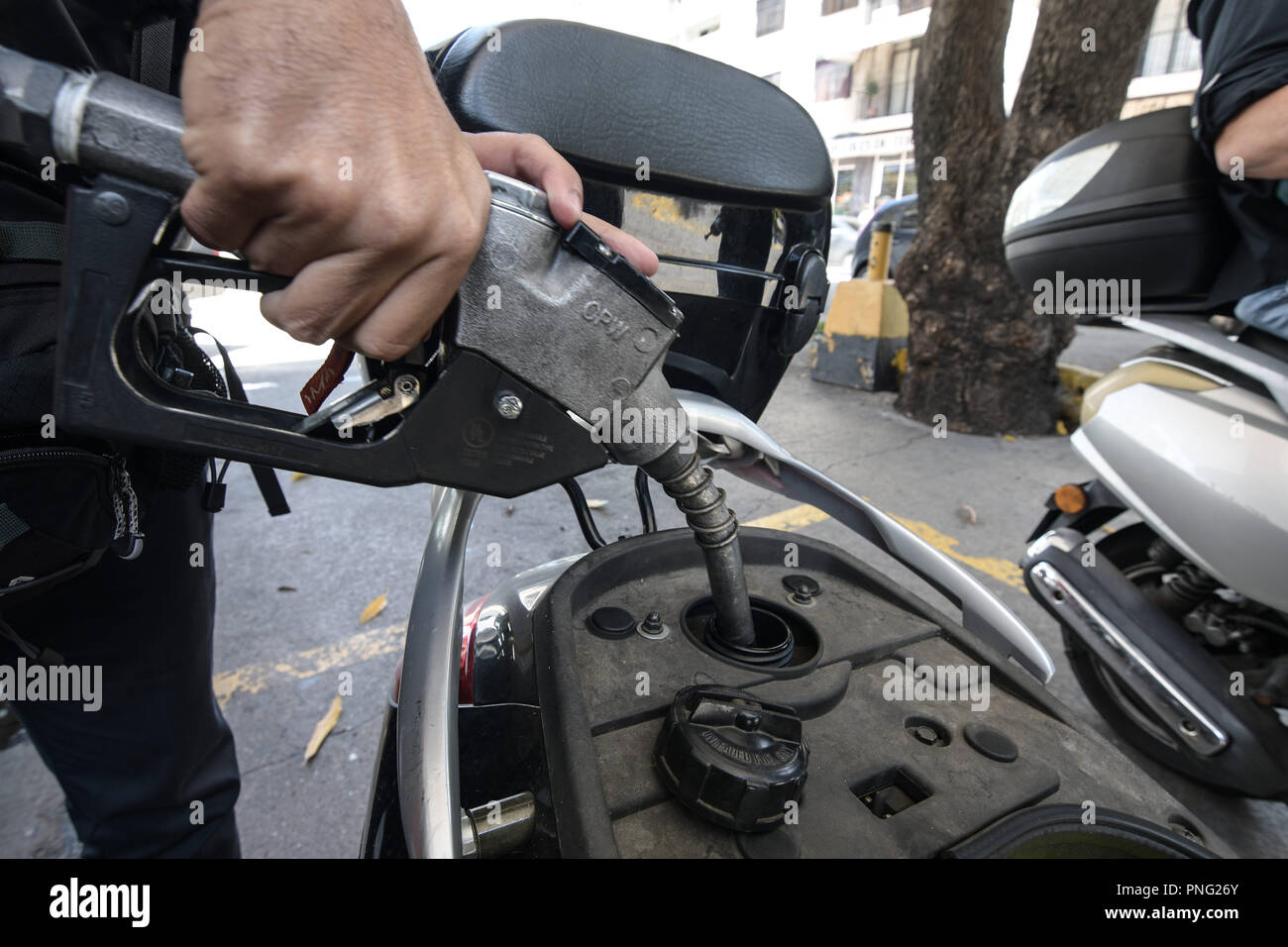 What oil is poured into a scooter 64 What oil is poured into a scooter 10