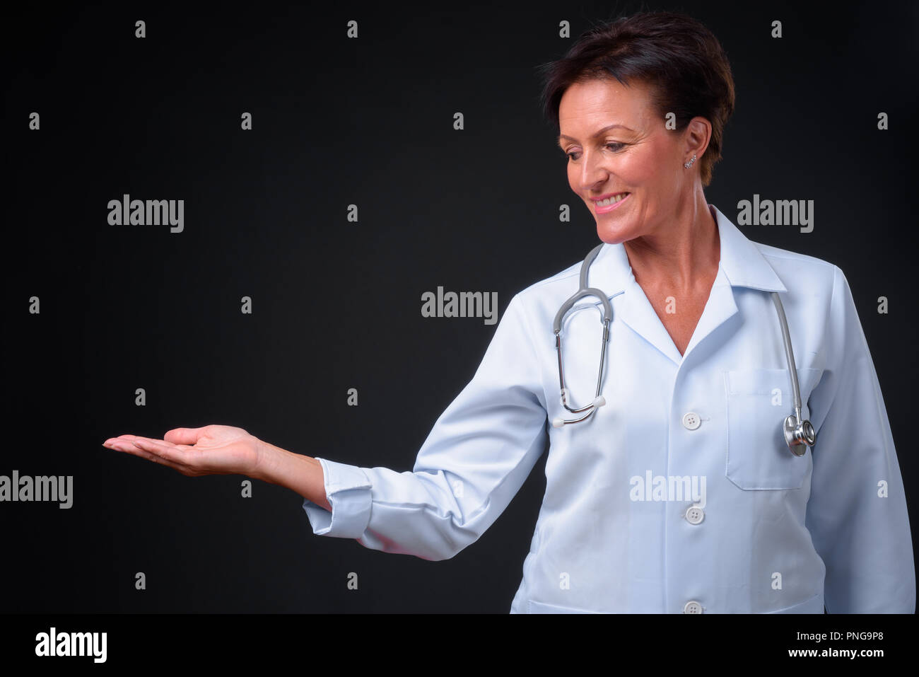 Black doctor woman showing hi-res stock photography and images - Alamy