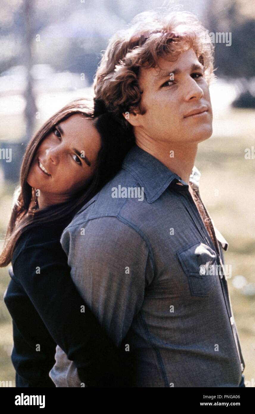 Original film title: LOVE STORY. English title: LOVE STORY. Year: 1970. Director: ARTHUR HILLER. Stars: ALI MACGRAW; RYAN O'NEAL. Credit: PARAMOUNT PICTURES / Album Stock Photo