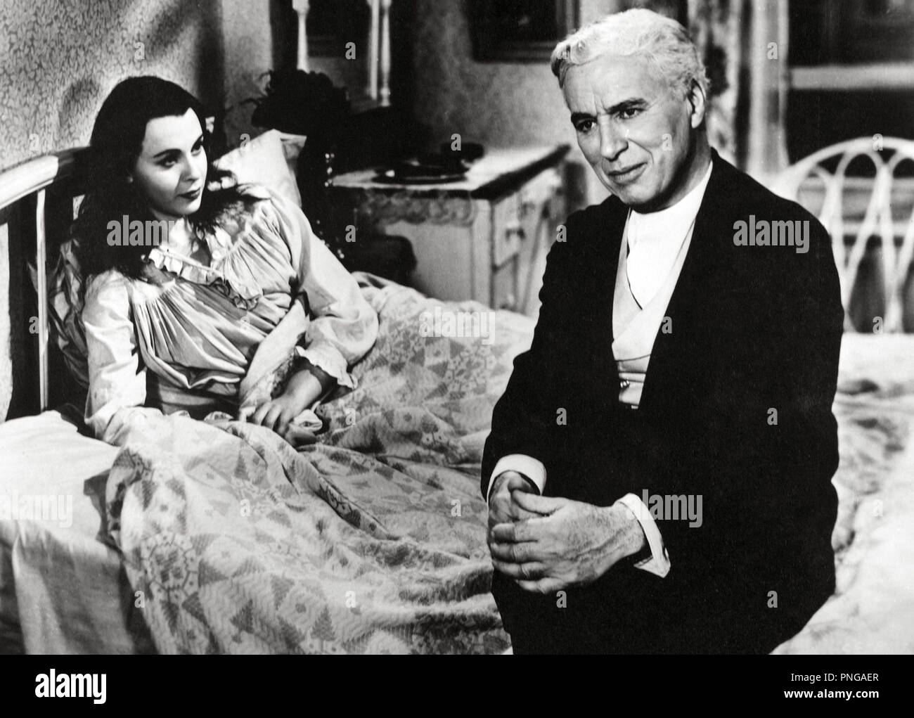 Original film title: LIMELIGHT. English title: LIMELIGHT. Year: 1952.  Director: CHARLIE CHAPLIN. Stars: CHARLIE CHAPLIN; CLAIRE BLOOM. Credit:  UNITED ARTISTS / Album Stock Photo - Alamy