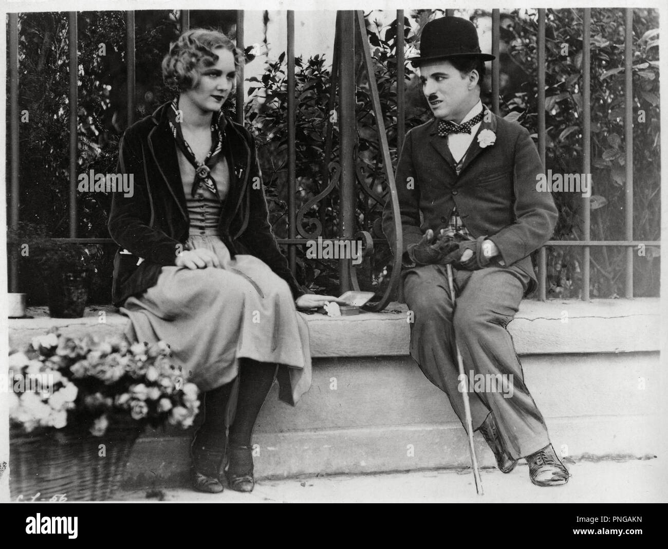 Original film title: CITY LIGHTS. English title: CITY LIGHTS. Year: 1931. Director: CHARLIE CHAPLIN. Stars: CHARLIE CHAPLIN; VIRGINIA CHERRILL. Credit: UNITED ARTISTS / Album Stock Photo