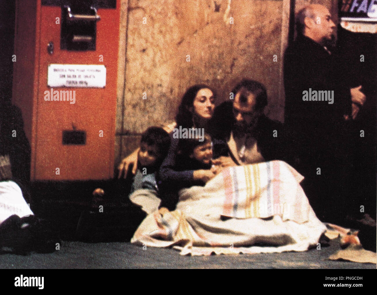 Original film title: PLAÇA DEL DIAMANT. English title: PLAÇA DEL DIAMANT.  Year: 1982. Director: FRANCESC BETRIU. Stars: SILVIA MUNT; JOAQUIM CARDONA.  Credit: FIGARO FILMS / Album Stock Photo - Alamy