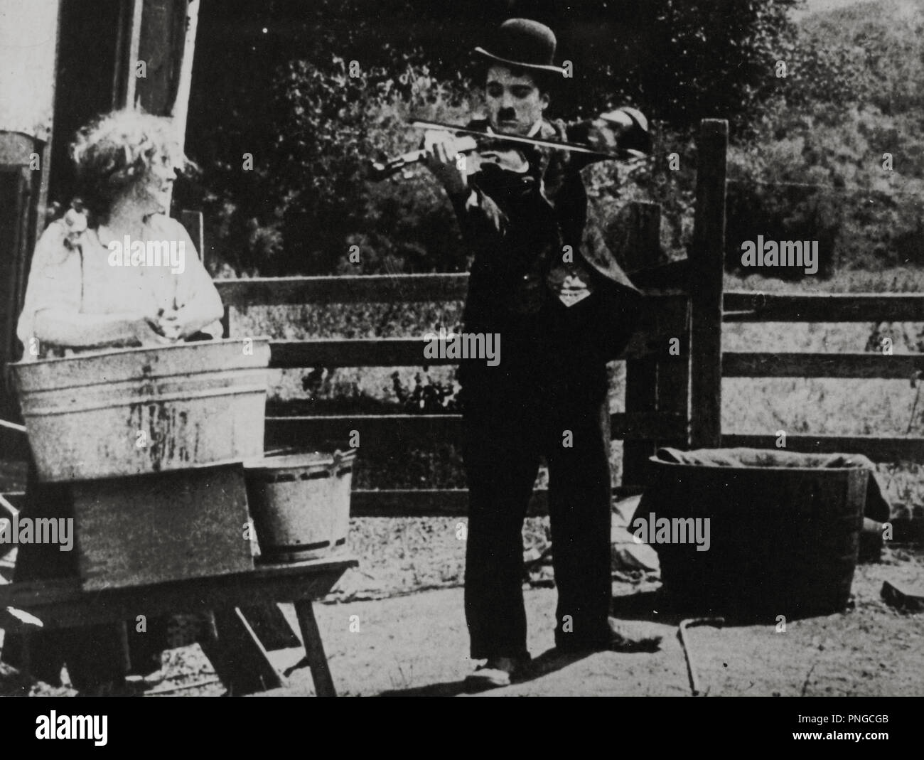 Original film title: THE VAGABOND. English title: THE VAGABOND. Year: 1916.  Director: CHARLIE CHAPLIN. Stars: CHARLIE CHAPLIN. Credit: MUTUAL FILM  COMPANY / Album Stock Photo - Alamy