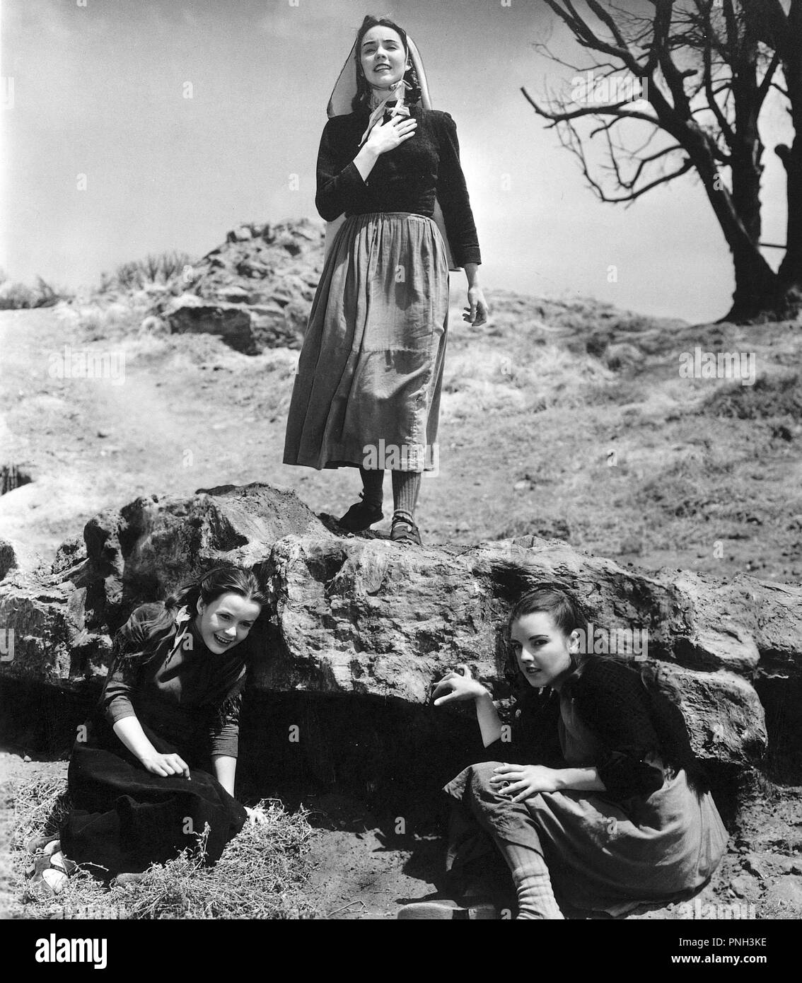 The Song Of Bernadette - The Song Of Bernadette Soundtrack Suite Alfred Newman Youtube - In 1858 france, bernadette, an adolescent peasant girl, has a vision of a beautiful lady in the city dump.