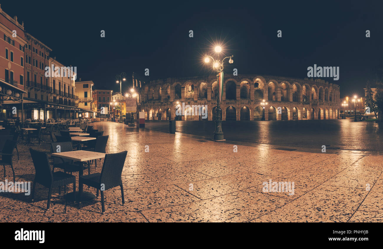 Verona amphitheatre night hi-res stock photography and images - Alamy