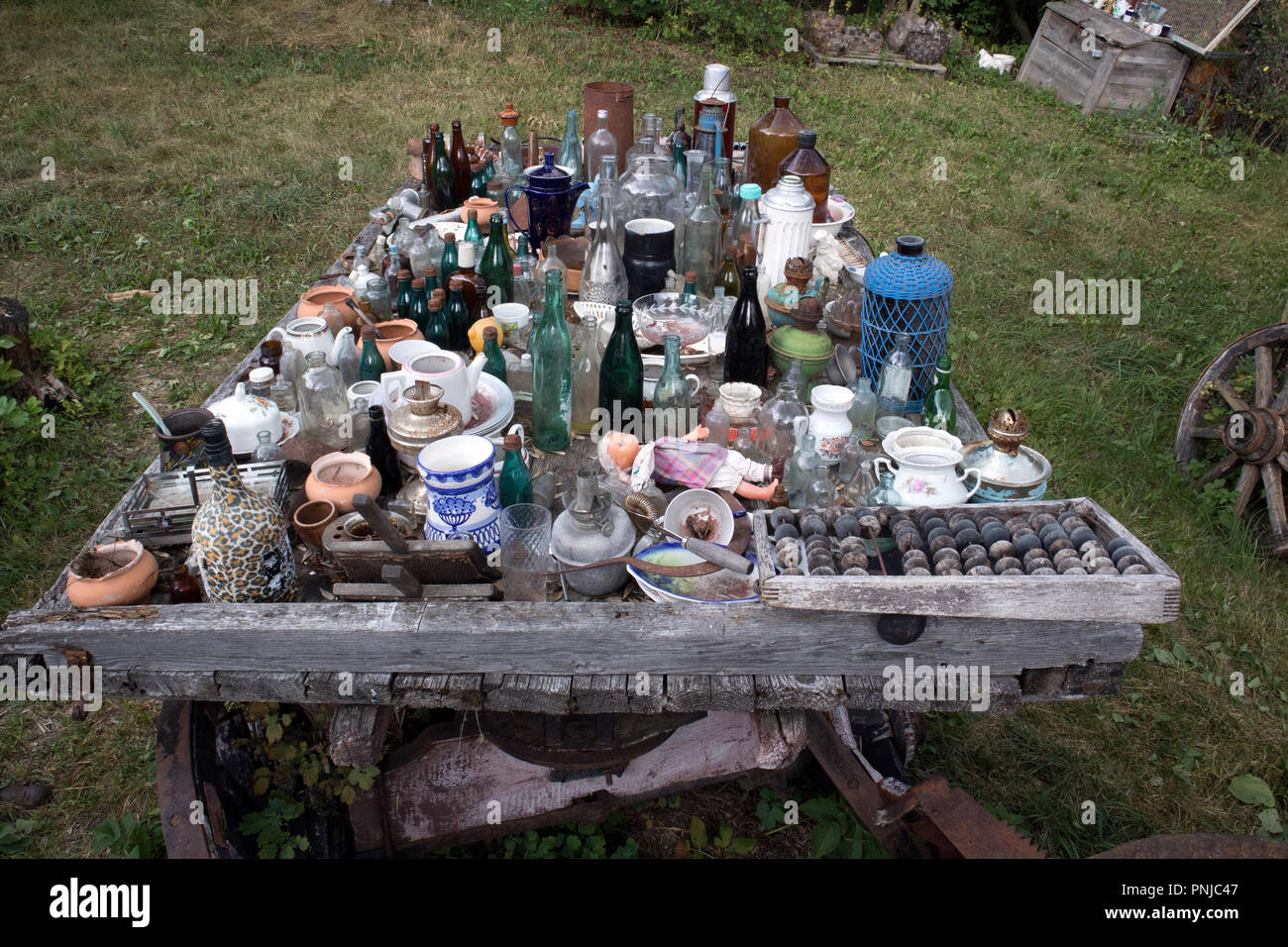 Unwanted merchandise hi-res stock photography and images - Alamy