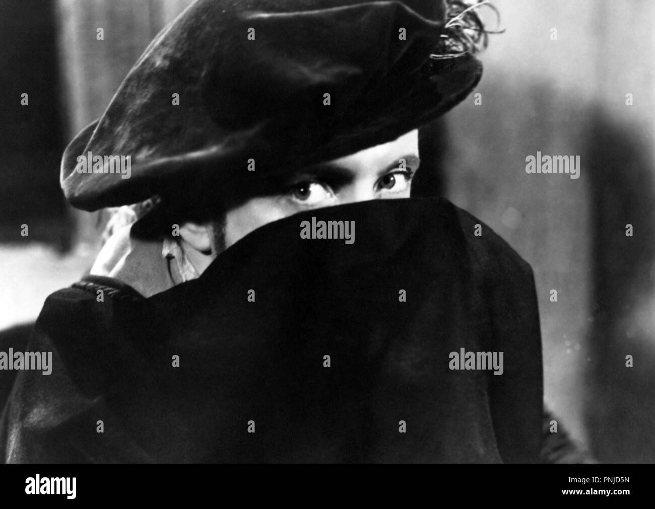 Original film title: EL CURIOSO IMPERTINENTE. English title: CURIOSO  IMPERTINENTE. Year: 1953. Director: FLAVIO CALZAVARA. Credit: VALENCIA  FILMS  Album Stock Photo - Alamy