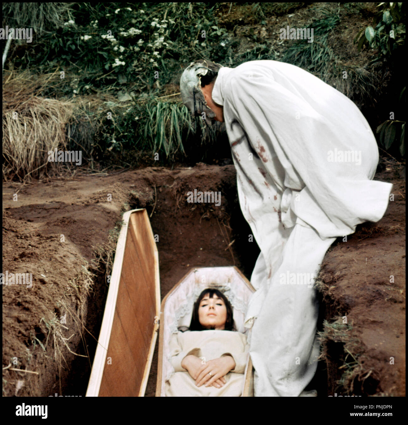 Corps Coluche Mort Dans Son Cercueil Corps Coluche Mort Dans Son Cercueil - Communauté MCMS™.