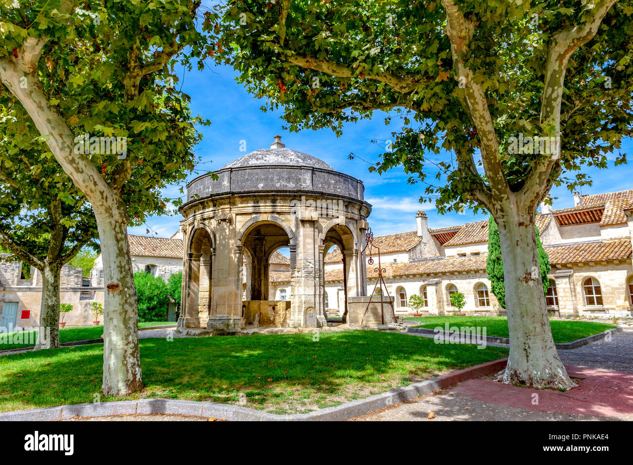 Avignon fountain hi-res stock photography and images - Alamy