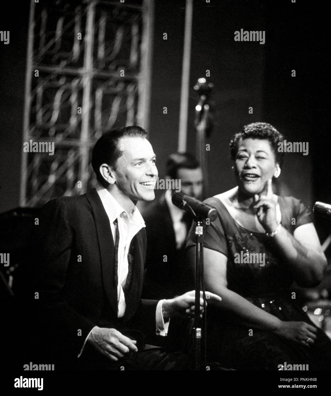 ELLA FITZGERALD; FRANK SINATRA. 1950. Stock Photo