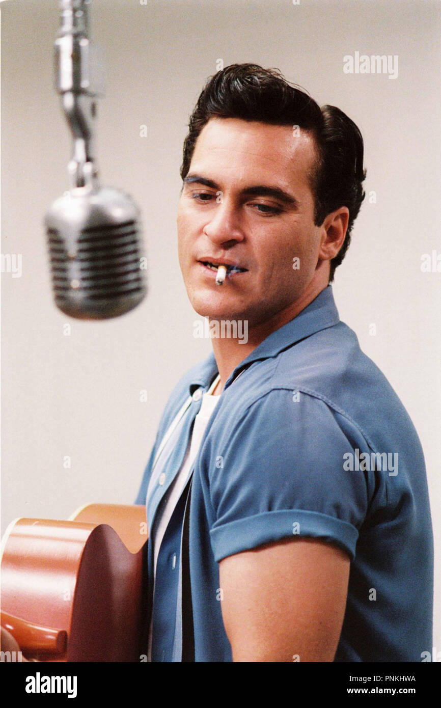 Original film title: WALK THE LINE. English title: WALK THE LINE. Year:  2005. Director: JAMES MANGOLD. Stars: JOAQUIN PHOENIX; JOHNNY CASH. Credit:  20TH CENTURY FOX / Album Stock Photo - Alamy