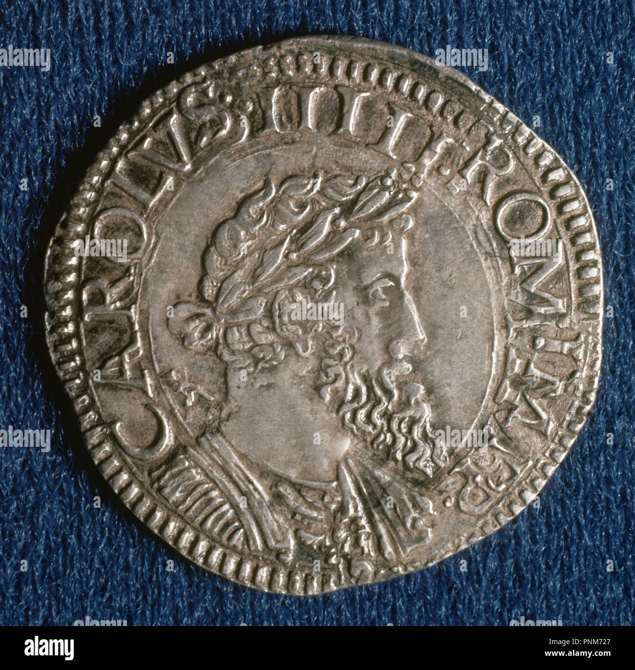 MONEDA DE 2 CARLINOS - ANVERSO DE UNA MONEDA DE CARLOS V ATAVIADO COMO ...
