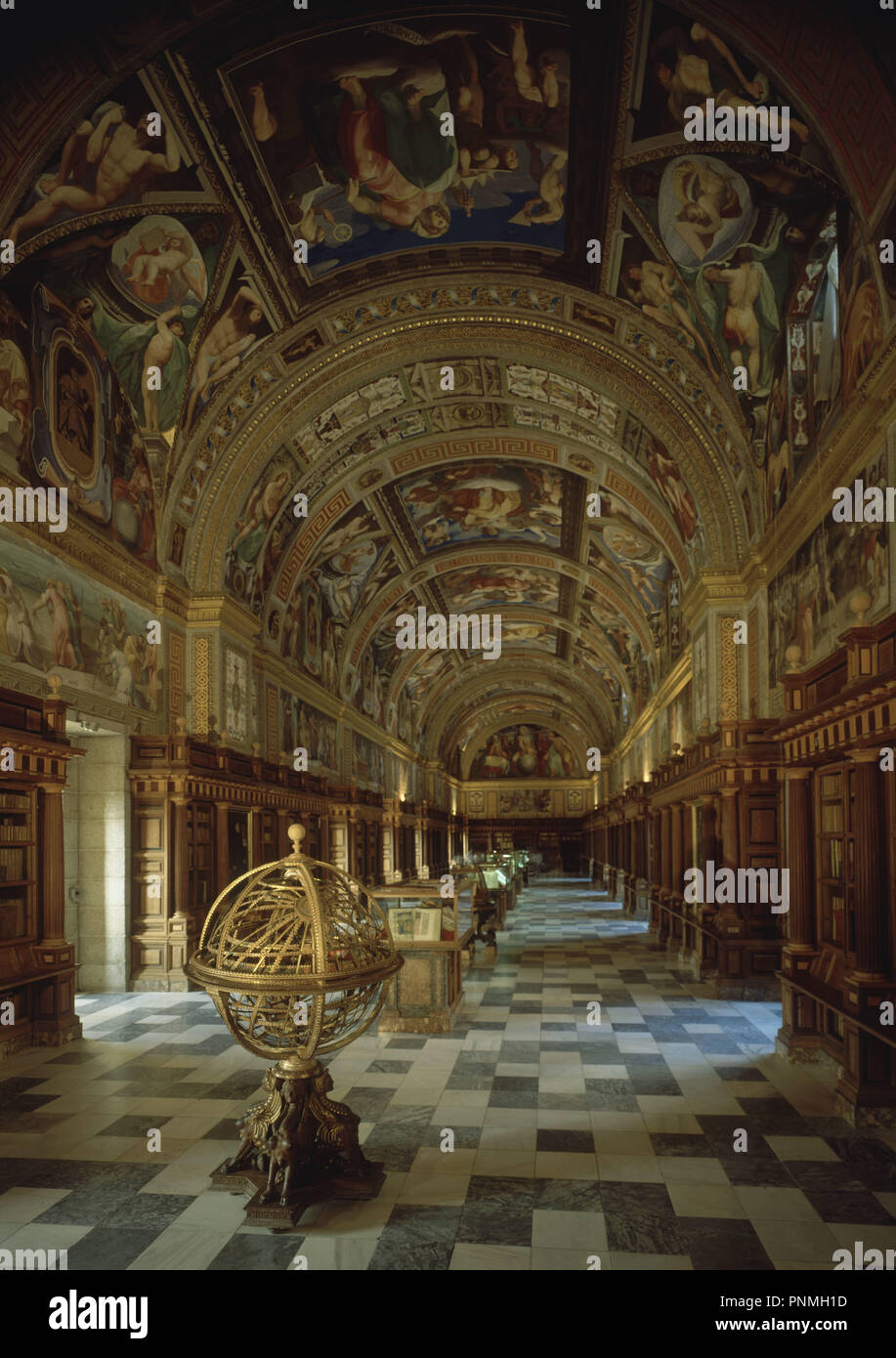 INTERIOR CON ARMILAR - FRESCOS DE PEREGRIN TIBALDI (7 ARTES LIBERALES) - SIGLO XVI. Location: MONASTERIO-BIBLIOTECA-EDIFICIO. SAN LORENZO DEL ESCORIAL. MADRID. SPAIN. Stock Photo