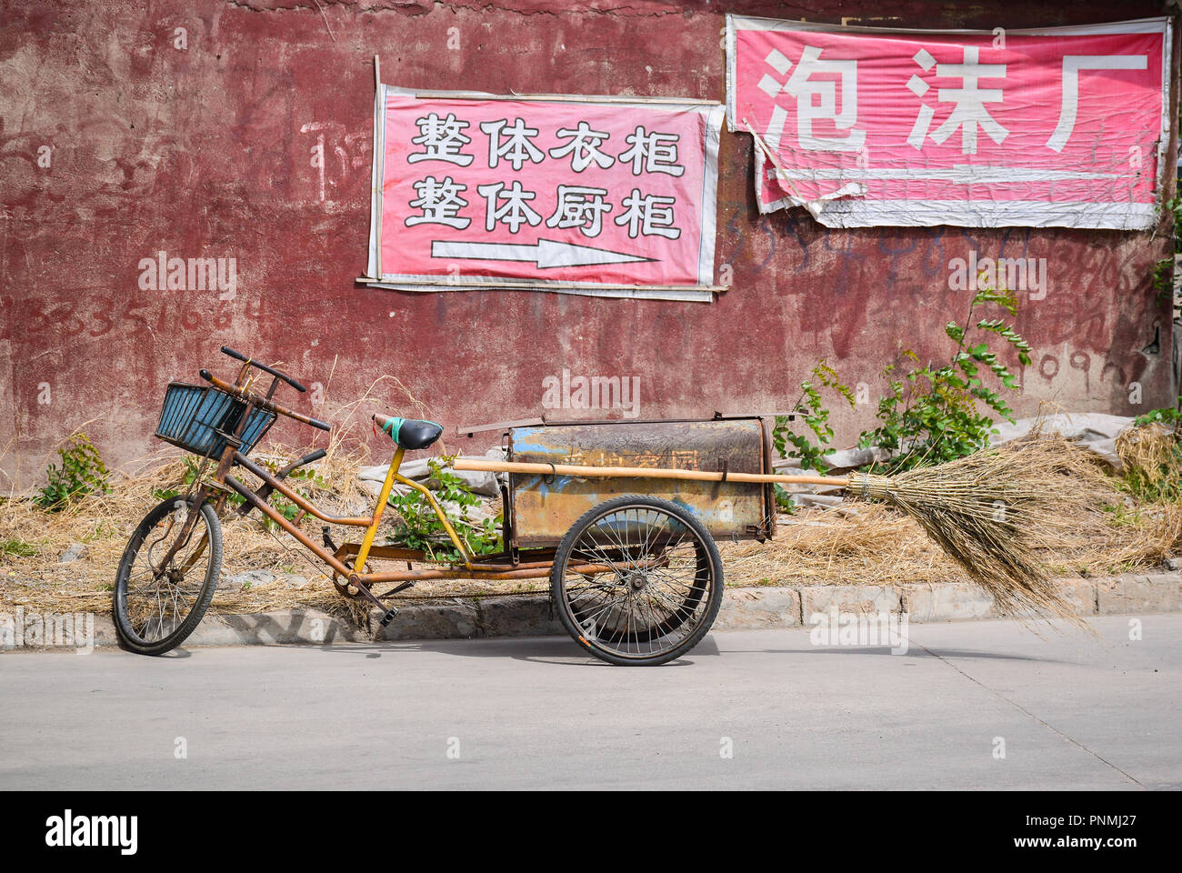 Chinese tricycle hires stock photography and images Alamy