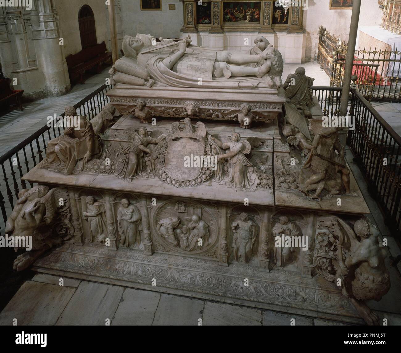 MAUSOLEO REAL- SEPULCRO DE FELIPE EL HERMOSO Y JUANA LA LOCA - 1517 - ESCULTURA RENACENTISTA. Author: FANCELLI DOMENICO / ORDOÑEZ BARTOLOME. Location: CATEDRAL-CAPILLA REAL-INTERIOR. GRANADA. SPAIN. Stock Photo