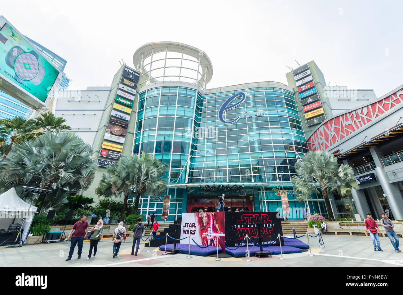 The curve mall hi-res stock photography and images - Alamy