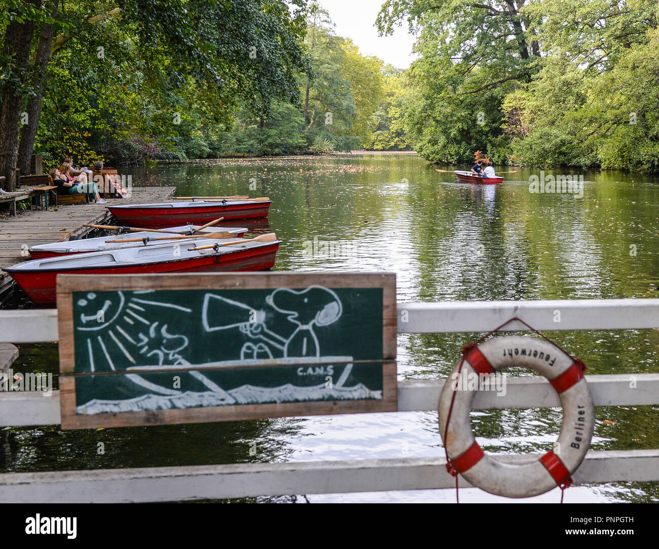 Berlin, Germany. 21st Sept 2018.  Boat rental at the Cafe am Neuen See in the Tiergarten. Photo: Jens Kalaene/dpa-Zentralbild/ZB Credit: dpa picture alliance/Alamy Live News Stock Photo