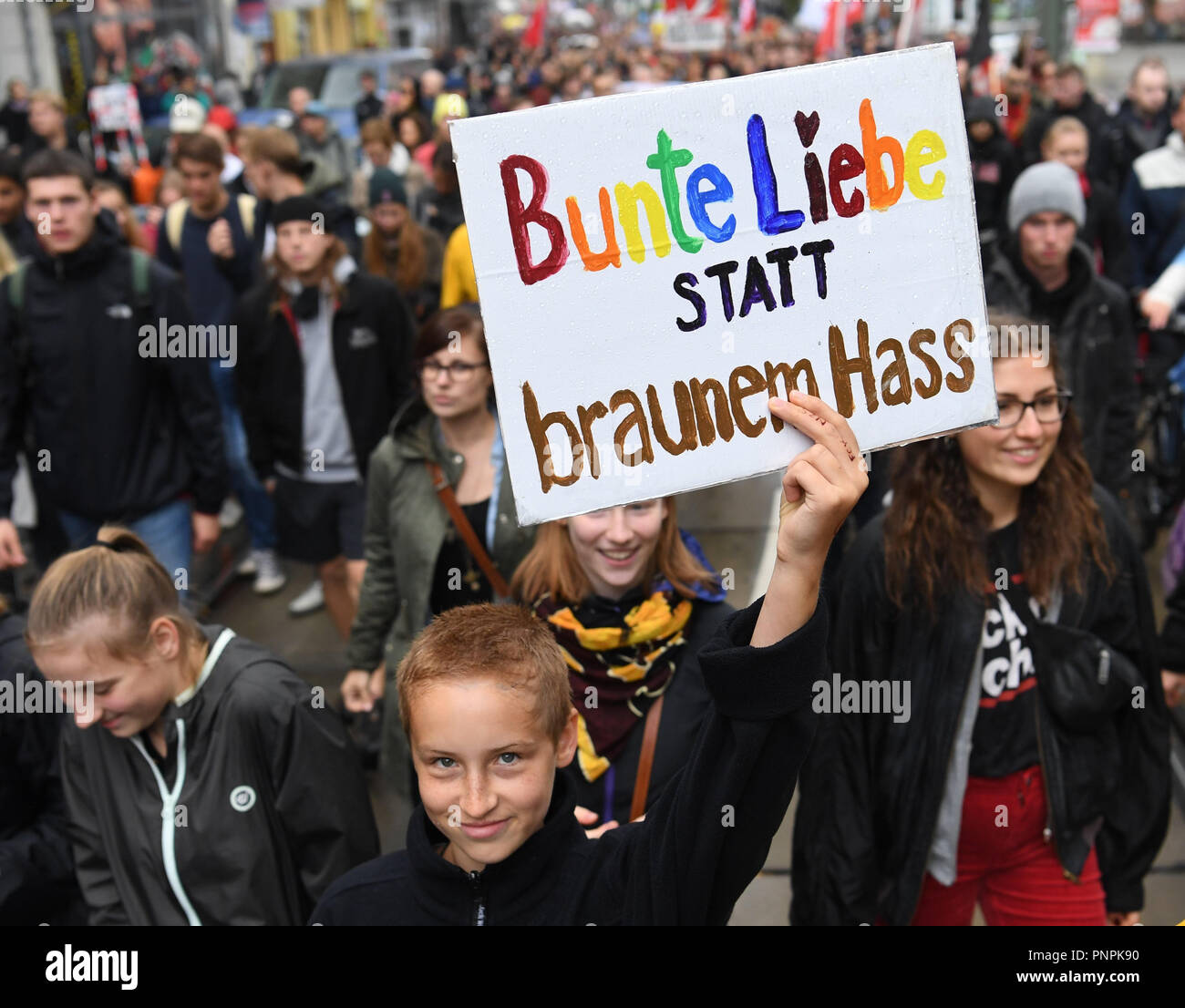 Rostock, Germany. 22 September 2018, Mecklenburg-Western Pomerania, Rostock: A participant of the demonstration marches through the city on the Universitätsplatz on his way to the family festival of the 'Rostock Nazifrei' alliance and holds a sign with the inscription 'Bunte Liebe statt braunem Hass'. Under the motto 'For our country and our children' the AfD has also announced a demonstration in Rostock. Photo: Ralf Hirschberger/dpa Credit: dpa picture alliance/Alamy Live News Stock Photo